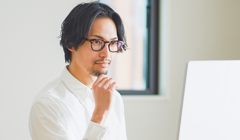 工作忙碌的上班族